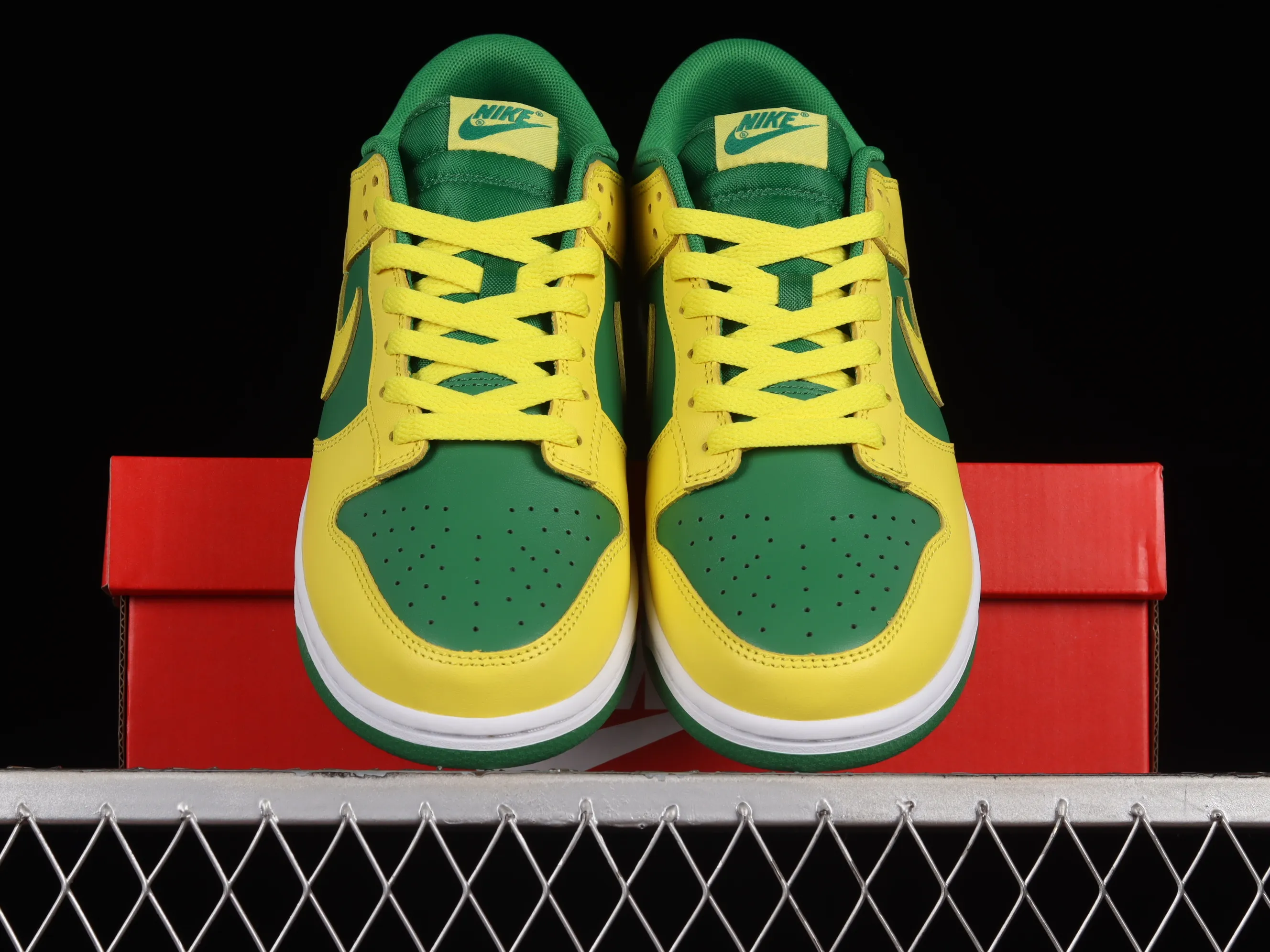 All categories Nk SB Dunk series Nk SB Dunk Low low-top sneakers C version Nk SB Dunk Low "Reverse Brazil" Passionate Samba Brazil SB low-top sports and leisure sneakers DV0833-300